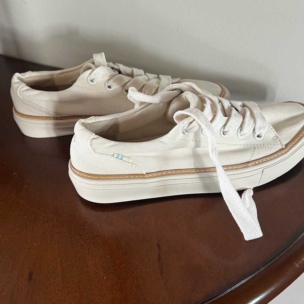 Tom’s Cream Canvas Low-Top Sneakers